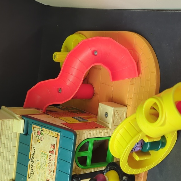 #11 Sesame Street Clubhouse #937, slide & figures, little people Fisher Price - Picture 8 of 16